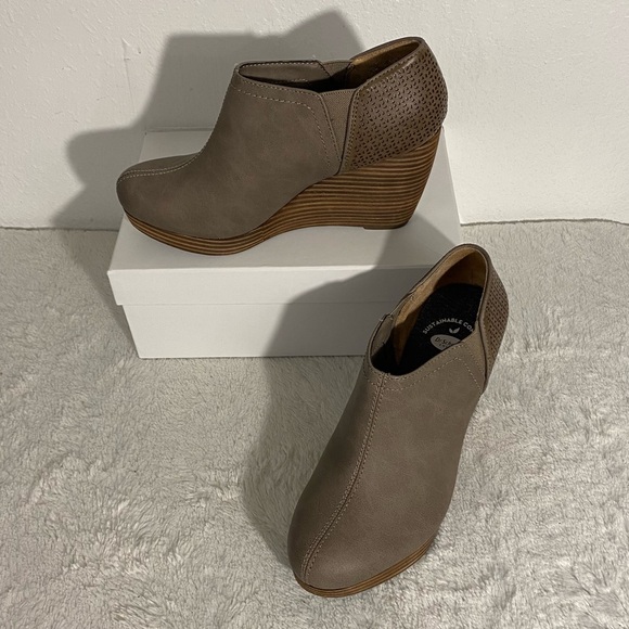 Dr. Scholl's Shoes - Dr. Scholl’s Harlow Taupe Wedge Bootie Women’s Size 8.5M